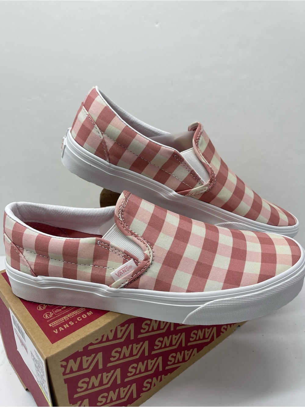 Vans WMNS Classic Slip-On (Gingham) Rosette/True White
VN000XG8B06 Sneakers - Picture 4 of 16